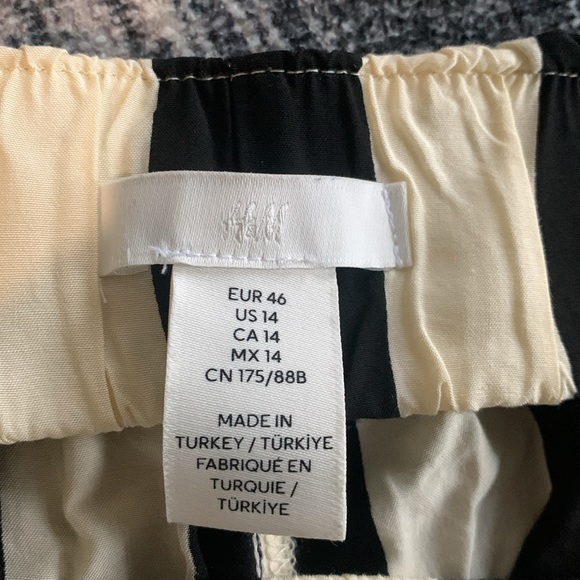 Black and White Striped Elastic Waist Pull On Pants H&M - Picture 8 of 9